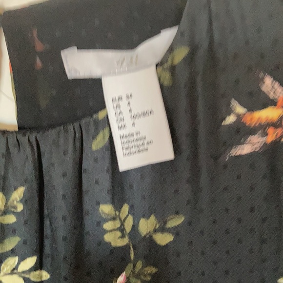 H & M dress - Picture 6 of 7